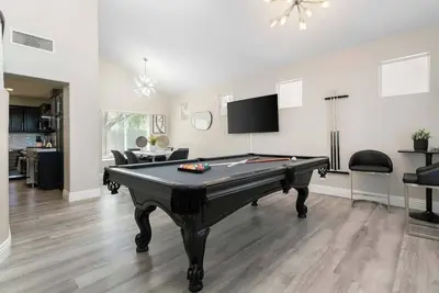 Image de ❤️Classy 4br Home with Pool Table & Bbq in Nlv