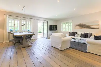 Image de A typical Frisian house has been given a new look here.