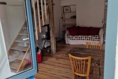 Image de Petite maison sur le port de plaisance.