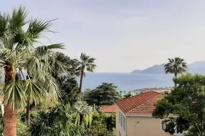 Image de Nouveau: Beau 2 pièces entièrement rénové avec vue sur mer et montagnes
