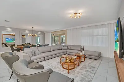 Storey Lake Resort - 9 Bed 5 Baths Villa