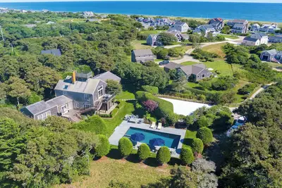 Image de A Hidden Gem with pool steps away  from Surfside Beach.