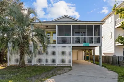 Image de Dog Friendly, private beach home by the pier