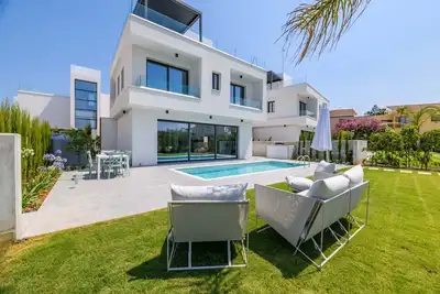 Image de By The Beach - Blue Topaz Villa - Steps from the Beach