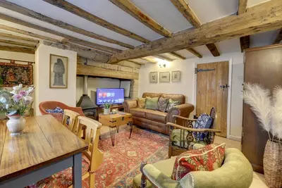 Image de Tudor Cottage - Historic Charm in Central Location