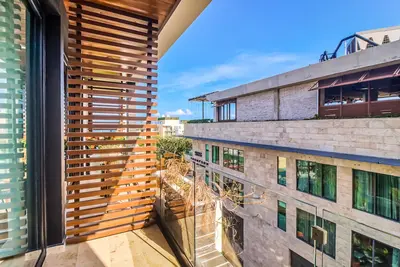 Image de Modern studio condo with rooftop pool, hot tub, ocean views, gym, Ac & WiFi