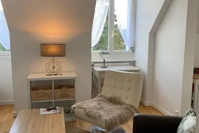 Image de Beautiful very sunny furnished apartment in the center of Fontainebleau near the castle