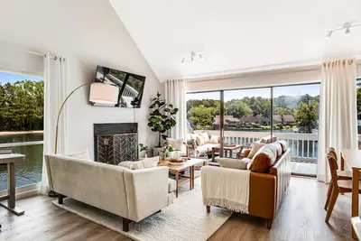 Image de Sea Colony-- beautiful waterfront condo with pool, hot tub, & tennis --renovated