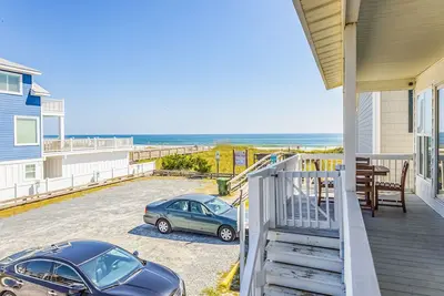 Image de 2-story ocean/beach-view home with balcony, washer/dryer & Ac - dog-friendly
