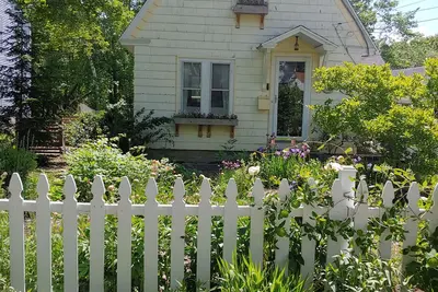 Image de Charming In-Town Rockland Home