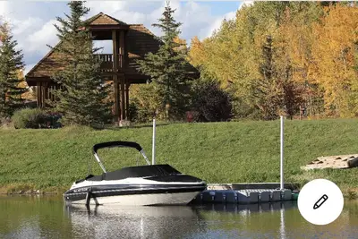 Meridian Beach Cottage - Private Dock and Hot Tub