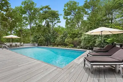 Image de Stunning Hamptons Retreat- Salt water pool!