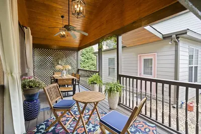 Image de ✨Boutique 4br Retreat in Duluth 🏡✨Sleeps 8✨25 min to Atl