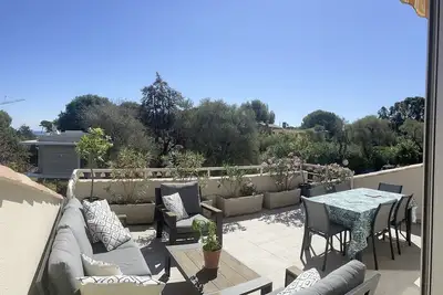 Image de Spacieux appartement terrasse, Tennis & Piscine, La Garoupe Beach 5 min à pied
