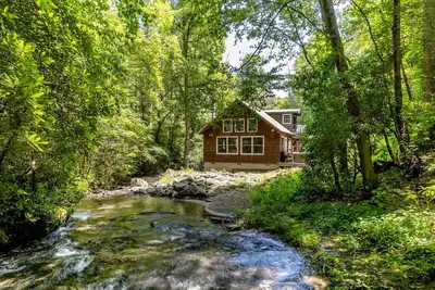 Image de Creekside Cabin, Waterfront/Hot Tub/Pet-Friendly