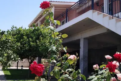 Image de Cottage House Dervini Korinithias with sea view -100m from beach