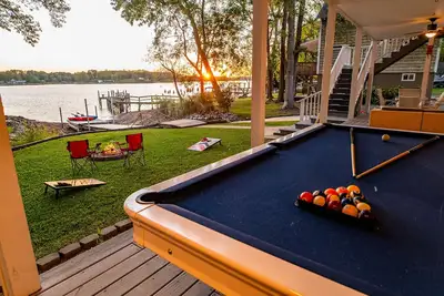 Image de Sunset Cove-Waterfront private dock, kayaks, your lake home!