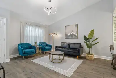 Image de Modern Townhome less than 5 miles from Fsu- 3b/2b