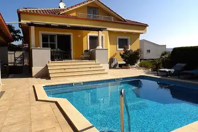 Image de Maison de vacances Rakalj pour 1 - 10 personnes avec 5 chambres à coucher - Maison de vacances