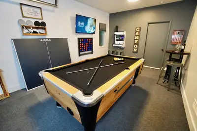 Image de Poconos Oasis with Game Room & Hot Tub