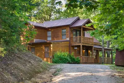 Image de Nestled in a scenic backdrop with captivating mountain valley view