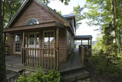 Inviting and charming, 3-Br, 2-Ba log cabin with phenomenal view! King Beds.