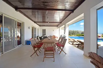 Image de Allamanda Beachfront Full Service => 4h\/day maid service & 3 meals chef \/day