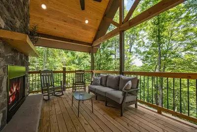 Image de Stunning cabin nestled in the foothills of the Smoky Mountains