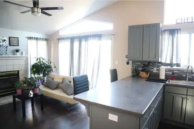 Image de Calm 1 Bedroom in a house 15 min from Downtown
