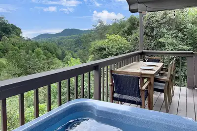 Image de Mountain View! Dollywood 1 mi! Hot Tub, Fire Pit, King Suites, Arcade, Dogs Ok