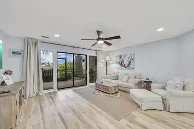 Villa in Destin, Fl- walking distance to the beach!