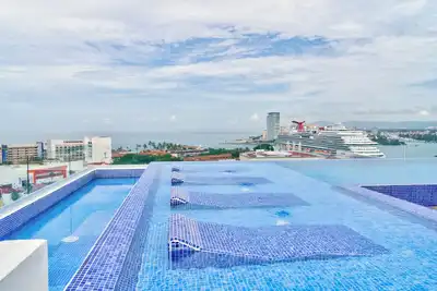Image de Spectacular beach and mountain view Condo - 5 min from the beach