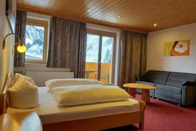 Image de Family room with balcony - Pension Edelweiss Bischof Kg