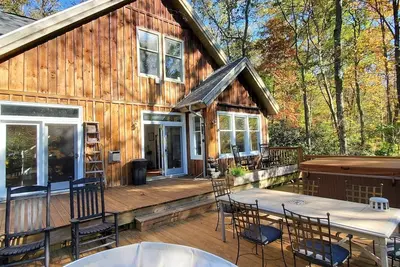 Image de Secluded Mountain Home for 10 w\/ Hot Tub & Theater