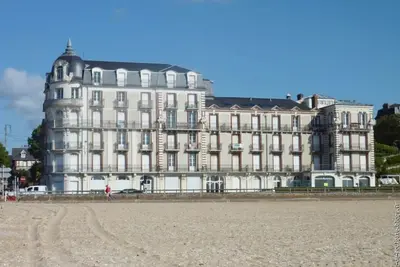 Image de 2 pièces Les Pieds Dans L'Eau avec ascenseur tout inclus!