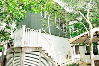 Image de Gulfside Rosemary \"Freedom Carriage House\" |Studio |Sleeps 4 | 2 Bikes