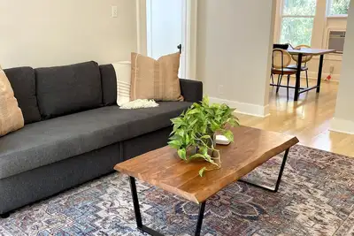 Image de New Host Special! Condo near Pearl & Riverwalk