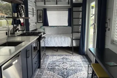 Image de Pet Friendly, Modern tiny house in vibrant Clermont