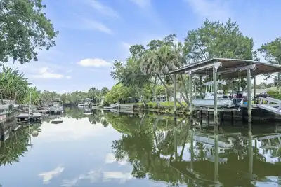 Image de Remodeled Crystal River Waterfront Home with Heated Pool