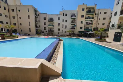 Image de Lovely 2 bedroom apartment with communal pool - 2 minutes from beach