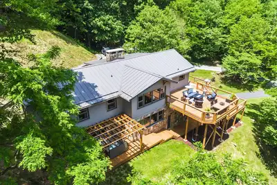 Image de Newly listed home in Banner Elk with views of Grandfather Mountain