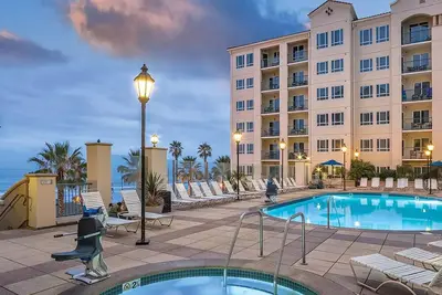 Image de Summer  Beach Getaway - Two Bedroom, Two Baths