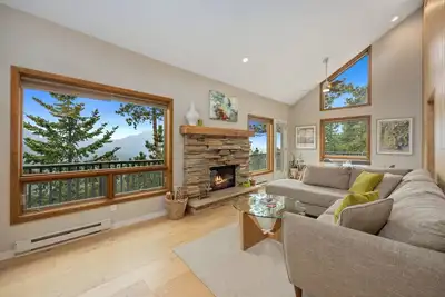 Image de Cliffview Luxury Vacation Rental at Windcliff by RedAwning