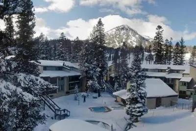 Image de St Anton Condos #77 (1-Bedroom) by RedAwning