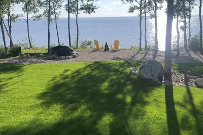 Lakefront living less than 1 hour from Winnipeg