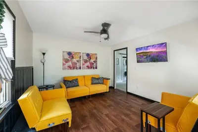 Image de Modern 1050’s Bungalow near Park Circle and Chs