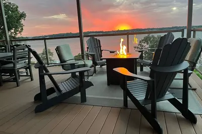 Image de Lakefront Bb Corner Condo. \nExpanded deck & panoramic views & 6 waterpark passes.