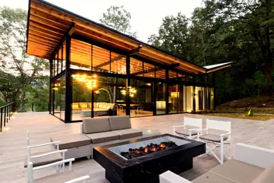 Image de Lavish 4 Bedroom Chalet on Private Lake Resort