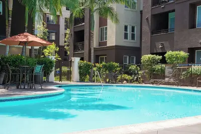 Image de Deluxe 2 Br \/ 2 Ba Apartment with a Balcony in Upscale Neighborhood