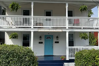 Image de Historic Prospect Beach House - 1 minute walk to Beach